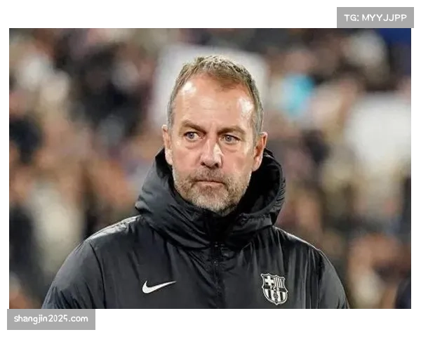 特写：37岁的穆勒在训练后加练射门，适应弗里克的高位战术要求